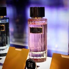 الصراحه عطر الورد غير الرائحة جدا ناعمه وهو عطر يميل اليه القلب من كارولينا هيريرا روز كروز او دو تواليت العطر نسائي زهري Perfume Bottles Perfume Bottle