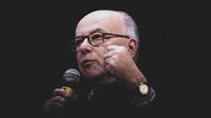 Présidentielle 2027 : l’ancien Premier ministre Bernard Cazeneuve se dit « prêt à être candidat »