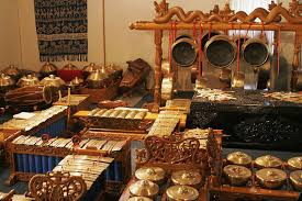 Alat musik adalah sejumlah alat untuk menciptakan musik sesuai dengan tujuan yang diinginkan. File Traditional Indonesian Instruments02 Jpg Wikipedia