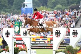 Von luciana diniz ist, bummelt nach dem training auf dem springplatz am langen zügel über das gelände der reitanlage. Chio Aachen Reiterzeit