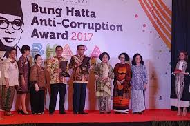 Buku panduan pelaksanaan pemungutan dan penghitungan suara di tps pilkada 2017. Nurdin Abdullah Dan Heru Pambudi Raih Bung Hatta Anti Corruption Award Halaman All Kompas Com