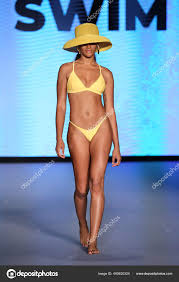 Miami Beach Florida July Model Walks Runway Life Style Group — Stock  Editorial Photo © fashionstock 490630324