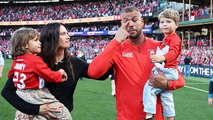 Lance Buddy Franklin love flows as legend does one last lap of honour