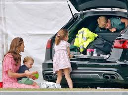 Prince william, who turns 39 today, has received many special well wishes from the rest of the royal family including the queen and prince charles. Herzogin Kate Prinz William So Suss Sind Ihre Drei Kinder Liebenswert Magazin