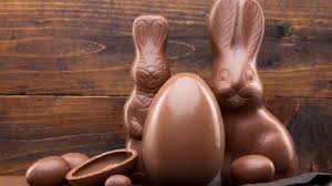 Estos huevos de pascua son puro chocolate, por lo que recomendamos usar moldes de un tamaño más bien pequeño para poder racionarlo mejor. Como Decorar Huevos De Pascua De Chocolate Con Los Ninos