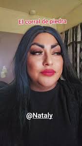 Recargada en el corral de piedra