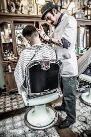 Epingle Par Christie Clarkson Sur Schorem Haarsnijder Barbier Salon De Barbier Coiffeur Barbier Barbier