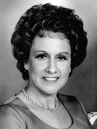 I caught a few episodes of All in the Family today. I forgot how much I  adore Edith (Jean Stapleton). Her character was the sweetest, kindest, most  innocent, and loving woman. I'm