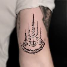 Sak Yant Thai Traditional Tattoo By The Honeboy Hood Back Tattoos Traditional Tattoo Design Tattoos