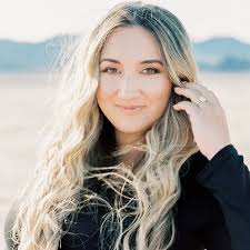 Jessica Bryant's Instagram, Twitter & Facebook