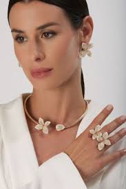 Collier Giardini Segreti en or 18 carats, une fleur