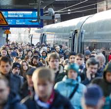 Bahnfahrer, die von einem streik betroffen sind, haben die möglichkeit, sich den fahrpreis erstatten zu . Bahnstreik Eine Zumutung Die Lokfuhrer Sind Nicht Allein Schuld Welt