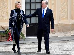 Suo padre michael kenneth aveva un'industria tessile, mentre la mamma lynette humberstone è stata una nuotatrice professionista e ha allenato. Charlene Di Monaco Incinta Gli Indizi Che Potrebbero Confermare Le Voci Corriere It