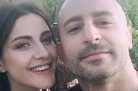 Çocukluk ve gençlik yıllarını gurbetçi olarak almanya'da geçiren oyuncu, daha sonra türkiye'ye geri dönmüştür. Sen Anlat Karadeniz Dizisinin Nefes I Irem Helvacioglu Ask Sarhosu Magazin Haberleri