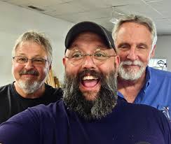Me with Kevin Applegate and Bob Thurston yesterday. Had to cut out before  the end of the class so I could make it home before midnight, but it was  absolutely a blast