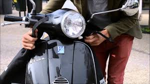 Installation Vespa Lx S Tablier Youtube Notre sélection des meilleurs tabliers pour la moto afin d'améliorer votre confort et votre équipement contre le froid parmi les plus grande marque tucano urbano, bagster. installation vespa lx s tablier