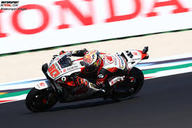 Fabio quartararo logró la pole en jerez. Yamaha Trio Am Freitag Vorn Valentino Rossi Fuhlt Sich Wieder Wie 30