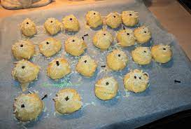 Cara pakenya tertera pada kemasan, yaitu 2 btr kuning telur ditambah 1 sdt cookie gloss, kocok lepas. Membuat Kue Nastar Enak Lembut Pursuing My Dreams