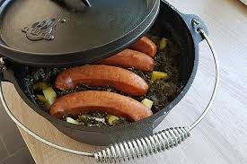 Grunkohl Mit Mettwurst Und Kartoffeln Aus Dem Dutch Oven Von Back Grillchef Chefkoch Rezept Grunkohl Mit Mettwurst Mettwurst Grunkohl
