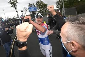 Roxanne werkte bij porsche, is nu influencer en woont in antwerpen. Emotionele Van Der Poel Valt In Armen Van Vriendin Roxanne Moest Sprint Van Mijn Leven Rijden Om Wout Te Kloppen Van Der Poel Wint Ronde Van Vlaanderen Hln Be