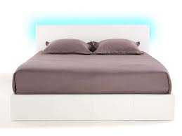 Vous vivez dans de petits espaces.vous manquez de placards. Lit Coffre 160x200 Cm Avec Led Steva Light Coloris Blanc Vente De Lit Adulte Conforama
