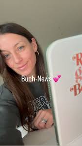 Ihr Lieben, , heute habe ich heiße Ware für euch, frisch zurück aus dem  Lektorat -> Die kommenden Tage sitze ich an der Überarbeitung von Café  Seelenzauber Band 3 das im Frühjahr 2025 erscheinen wird ...