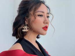 Văn mai hương vừa cho ra mắt album thứ ba trong sự nghiệp của mình sau 8 năm kể từ album thứ 2 mang tên hương. Rá»™ Tin Ca SÄ© VÄƒn Mai HÆ°Æ¡ng Bá»‹ Lá»™ Clip Nháº¡y Cáº£m Táº¡i Nha Rieng VÄƒn Hoa Thanh Nien