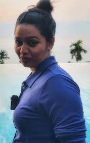 gayathriyuvaraj THIS BEAUTY IS COMPLETE PACKAGE 歌