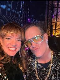 Donna Esslinger's Instagram, Twitter & Facebook