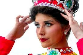 Noreen Ross's Instagram, Twitter & Facebook