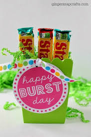 Creative Birthday Present Ideas For Friend Fun Easy Spring Gift Ideas With Free Printables Tutorial Teacher Birthday Gifts Spring Gift Ideas Small Birthday Gifts