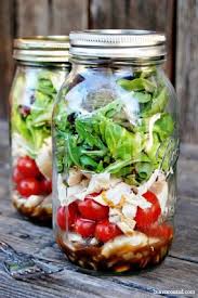 10 Salades D Ete Originales Reperees Sur Pinterest Salades En Bocal Recettes De Cuisine Salade Poulet