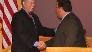 If the ceo then dies, the associates lose $250, so the wage bonus will only be 8%. Siauqeak9utkdm