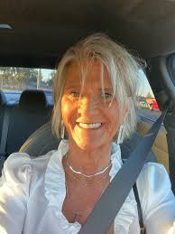 Laura Dock's Instagram, Twitter & Facebook