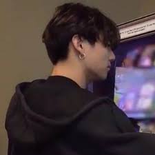 Vestimentaire tenue jungkook selca wattpad chanteur. Pin By Honey Jeon On Bunbun In 2020 Jungkook Selca Bts Boys Jeon Jungkook