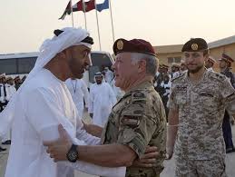 سمو الشيخ محمد بن زايد آل نهيان ولي عهد أبوظبي في استقبال جلالة الملك وسمو ولي العهد لدى وصولهما إلى موقع التمرين العسكري المش Captain Hat Royal Prince Fashion