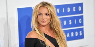 At the mtv video music awards, brit went for a stronger (makeup) look with futuristic blue eyeshadow and seriously defined mauve lips. Britney Spears Now Has Pink Hair Elle Canada