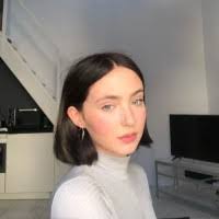 Elizabeth Burdge's Instagram, Twitter & Facebook