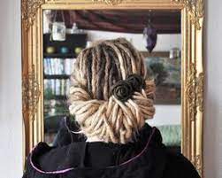 Romy Ell Dreadfactory Rostock Auf Instagram In Den Nachsten Wochen Stehen Bei Vielen Von Euch Dreadlock Frisuren Dreadlocks Madchen Hochzeitsfrisur Dreads