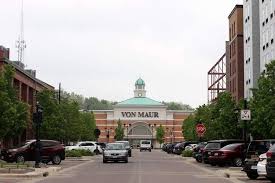 Von Maur Thriving As Some Other Retailers Falter The Gazette