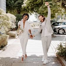 Now, i would say the term is pretty synonymous with small wedding. 25 Picture Perfect Elopement Ideas From Real Couples