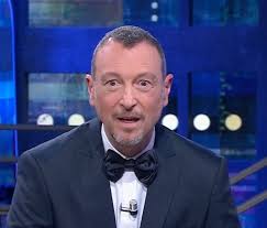 Maria Strada (@MeryStreet)