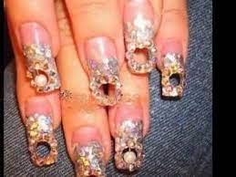 Combinatia de rosu si auriu fulgii din praf argintiu sunt perfect creati pentru a face fata iernii grele si pentru a fi admirati de catre cei din jur. Cele Mai Lungi Unghii Din Lume Youtube