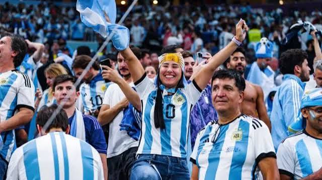 Mundial | "Muchachos, ahora nos volvimos a ilusionar": la canción viral que se convirtió en el himno extraoficial de Argentina en Qatar - BBC News Mundo