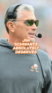Former Wisconsin Badgers standout tight end and 4 year NFL professional, Travis  Beckum, will be joining us tonight as a guest speaker!