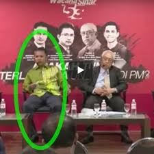 Political analyst kamarul zaman yusoff, who became an internet sensation after receiving a death stare from dr mahathir mohamad prior to becoming prime minister, has resigned as the director of universiti utara malaysia's (uum) institute for malaysian political analysis (mapan). Video Sinar Harian Dikecam Netizen Cuba Bunuh Karakter Dr Kamarul Zaman Yusoff