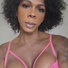 Lara Miranda (@lara.spynelli) • Facebook