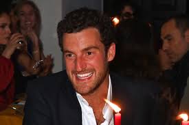 Nach Trennung von Sophie Turner: Peregrine Pearson knutscht deutsche  Influencerin