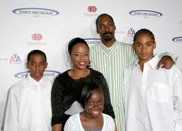 Snoop Dogg And Family Celebrity Families Celebrity Dads Black Families