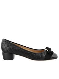 best price on the market at italist salvatore ferragamo salvatore ferragamo vara bow decollete